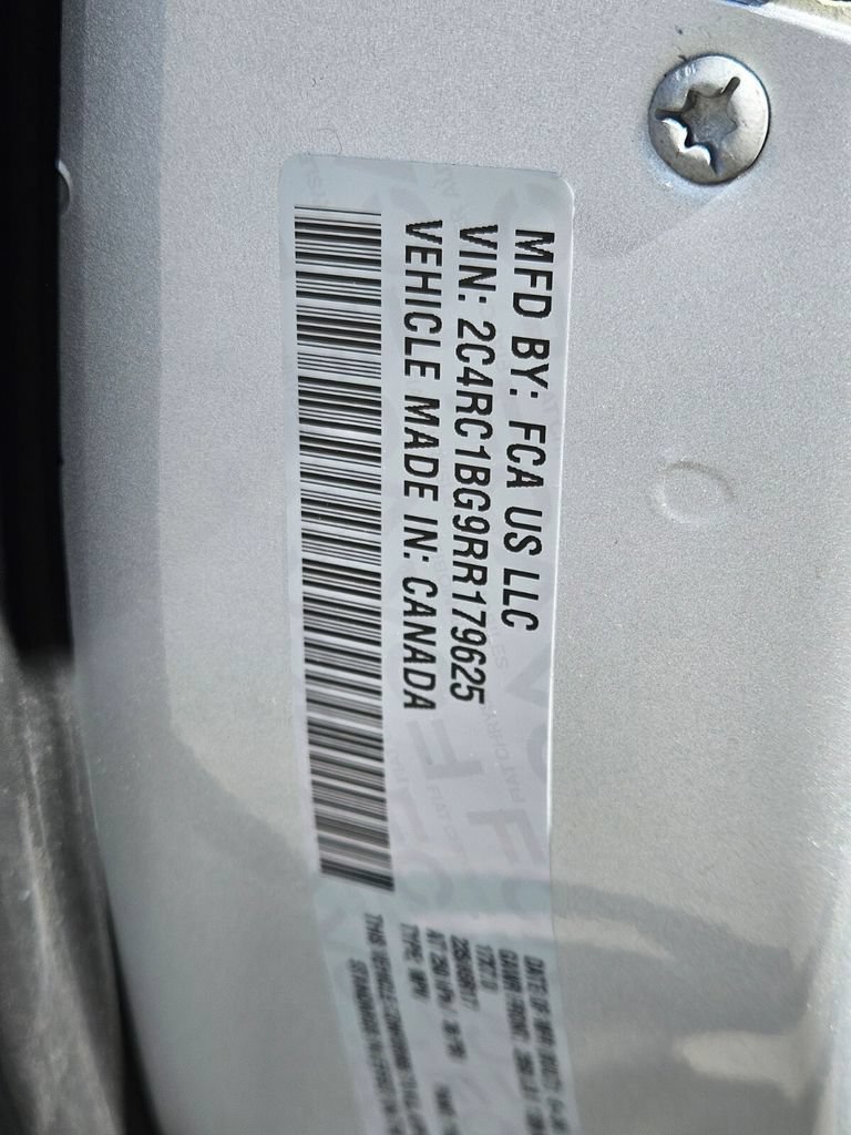 Used 2024 Chrysler Pacifica Touring-L FWD image 36