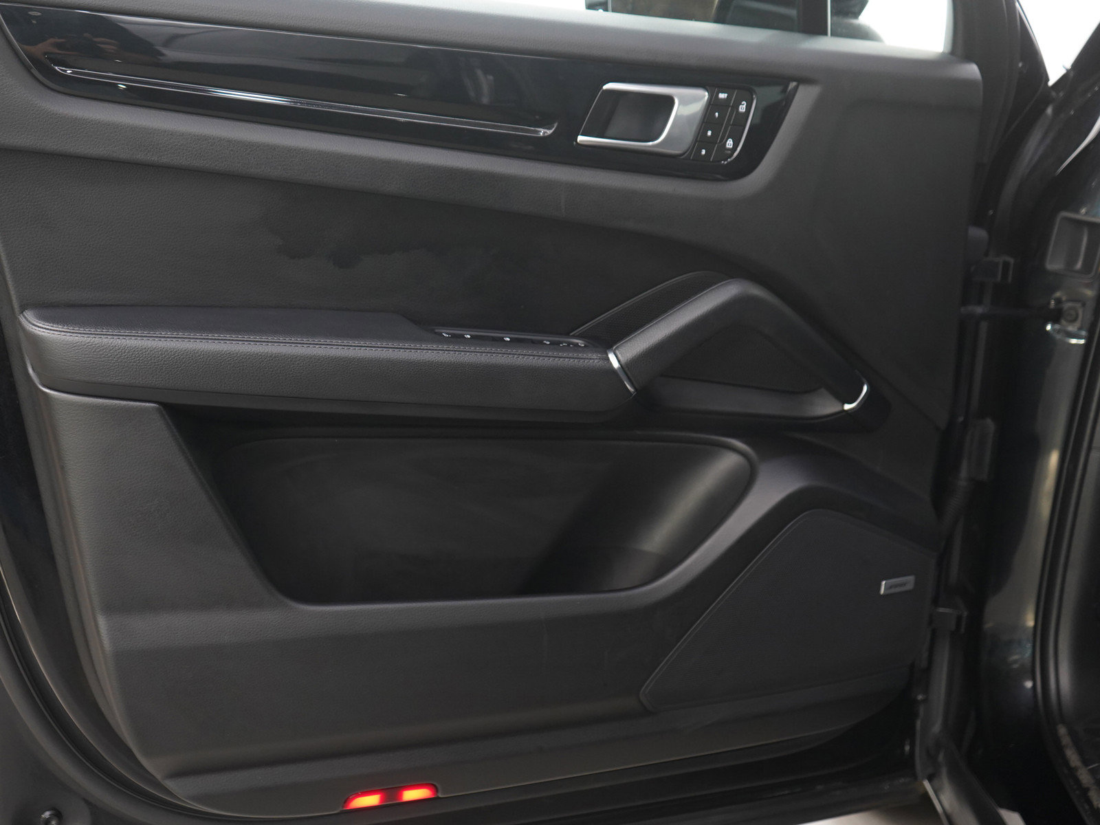 Used 2022 Porsche Cayenne AWD/4WD image 19
