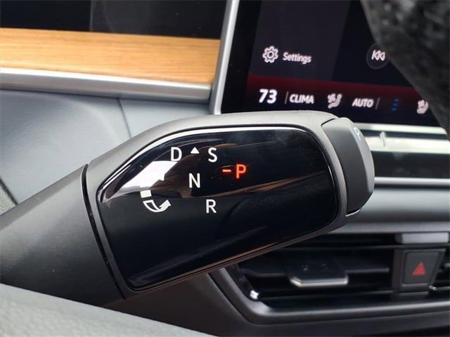 Certified 2025 Volkswagen Tiguan SEL R-Line image 20