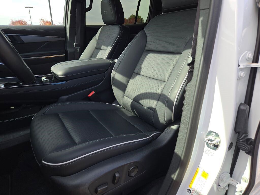 New 2025 Buick Enclave Sport Touring w/ Super Cruise Package image 28