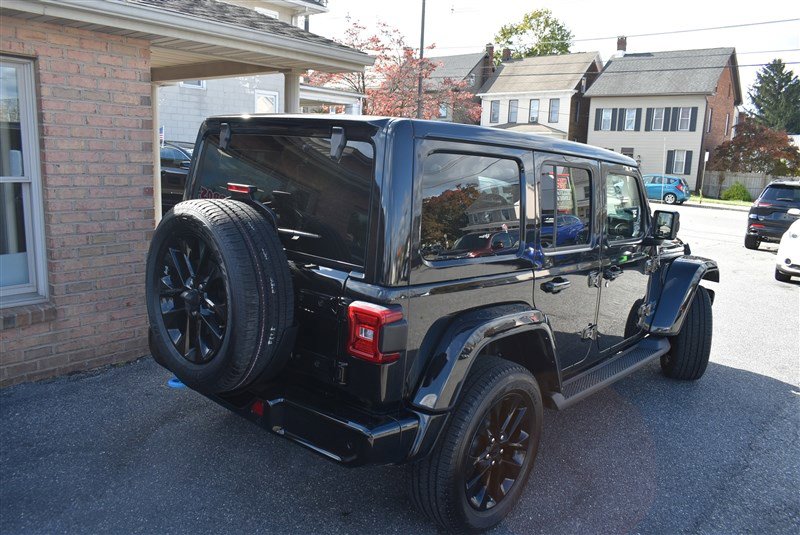 Used 2021 Jeep Wrangler Unlimited Sahara image 3