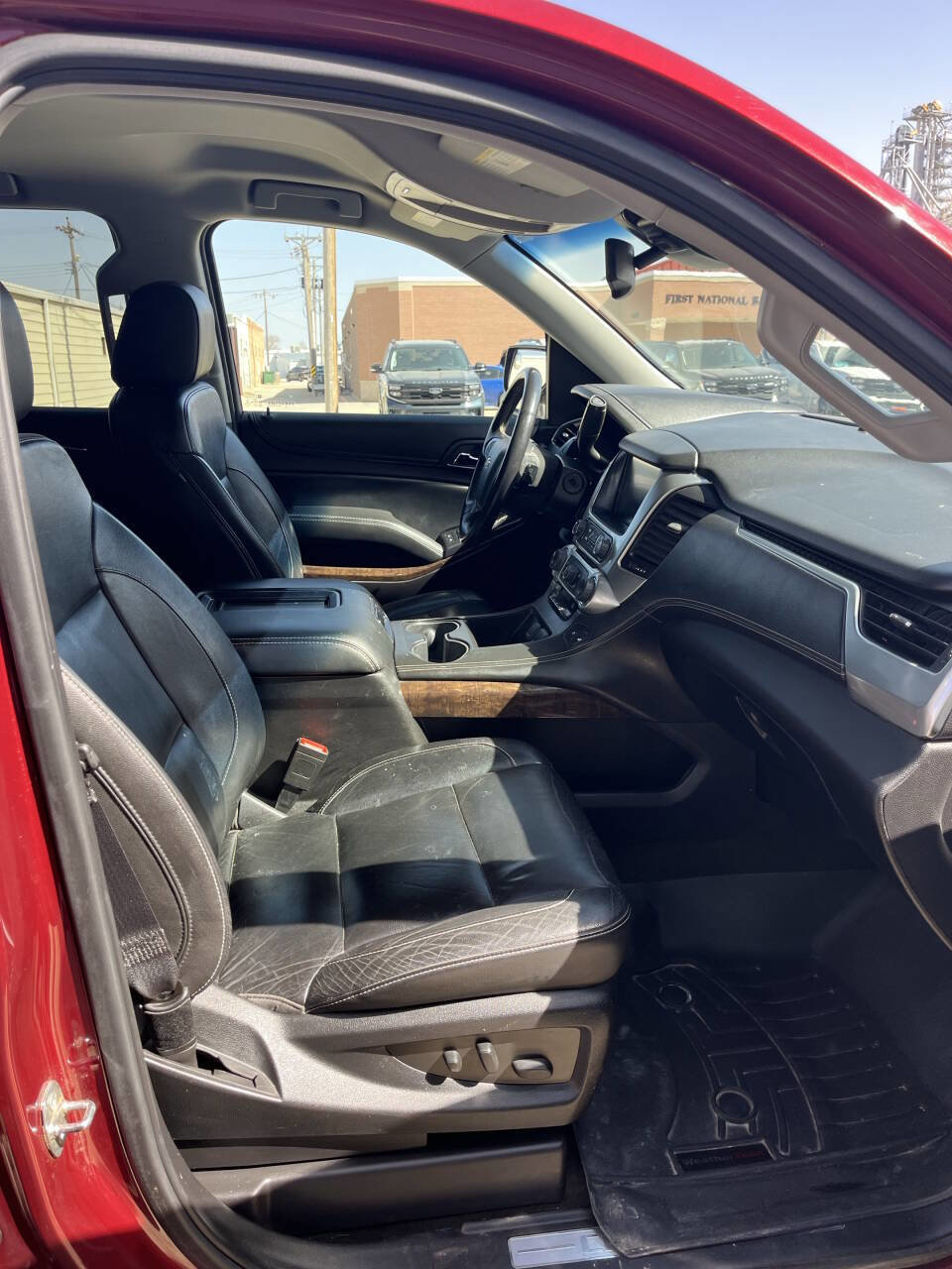 Used 2016 Chevrolet Suburban LT image 7