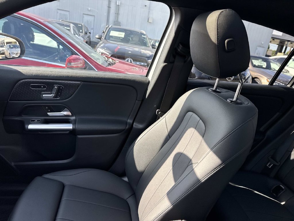 Used 2026 Mercedes-Benz GLA 250 image 16