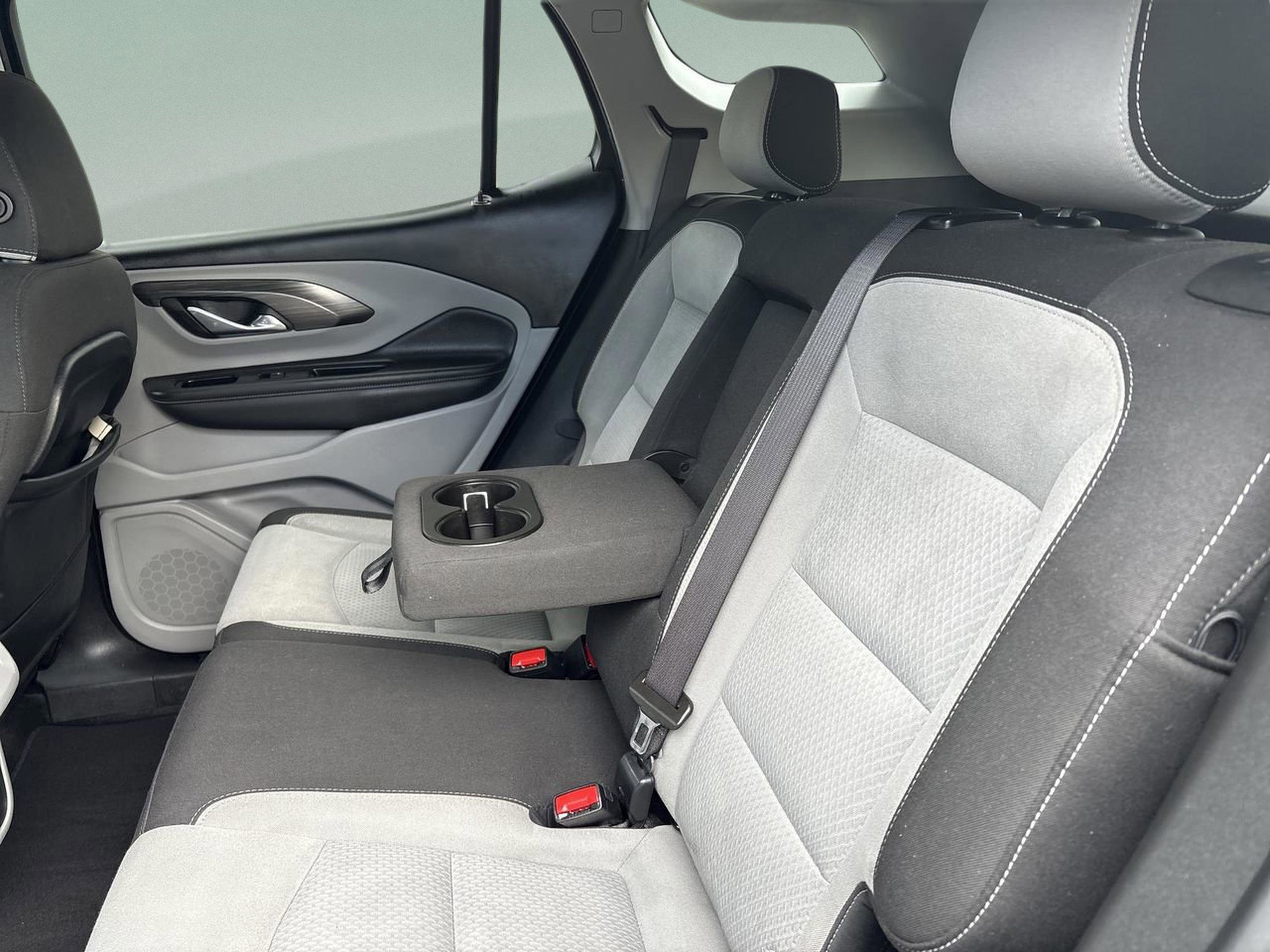 Used 2022 GMC Terrain SLE w/ Driver Convenience Package image 18