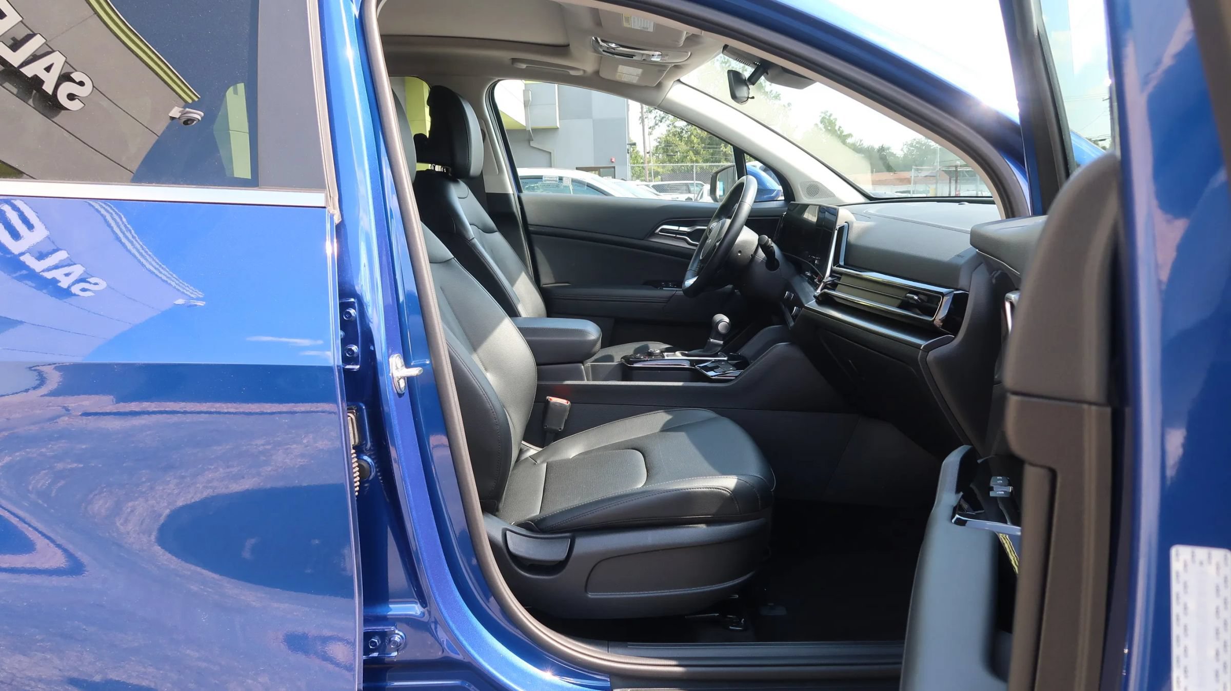 Used 2025 Kia Sportage EX w/ Premium Package AWD/4WD image 25