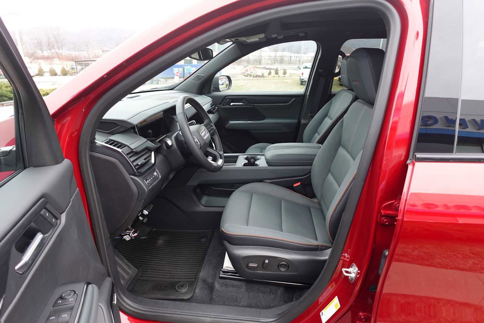 Used 2025 GMC Acadia AT4 w/ Luxury Package image 13