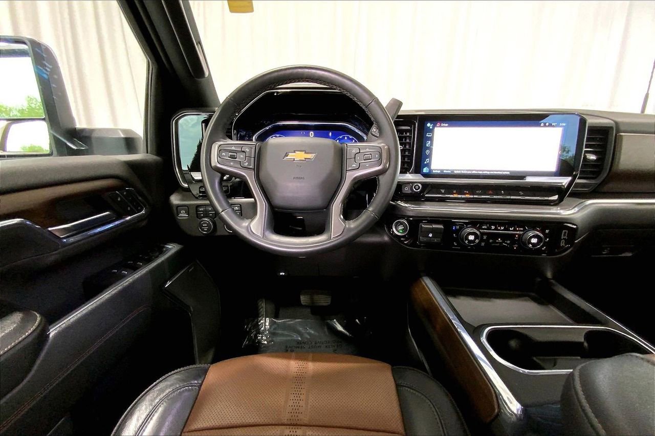 Used 2024 Chevrolet Silverado 2500 High Country w/ High Country Premium Package image 4
