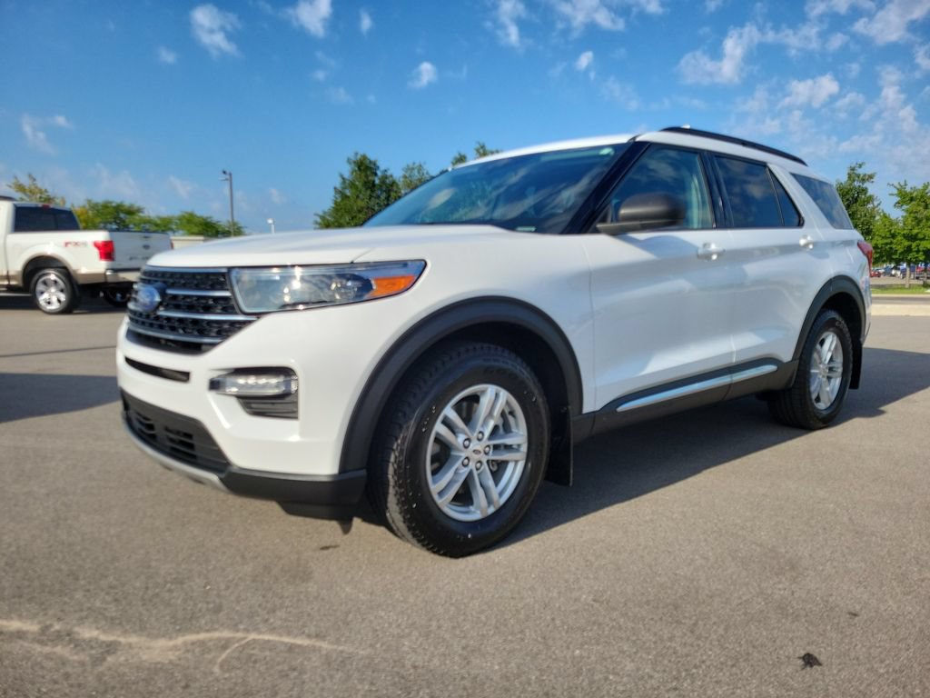 Certified 2021 Ford Explorer XLT w/ Equipment Group 202A AWD/4WD image 2