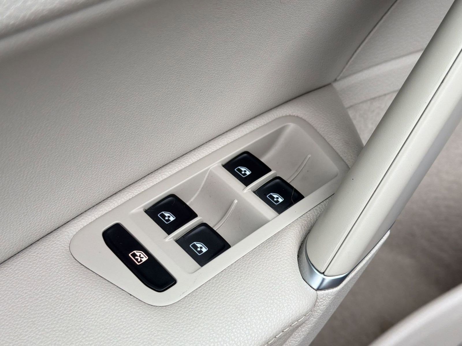 Used 2018 Volkswagen Golf SE image 22