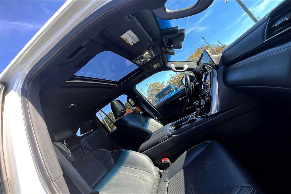 Used 2023 Lexus LX 600 4WD w/ Premium Package image 27