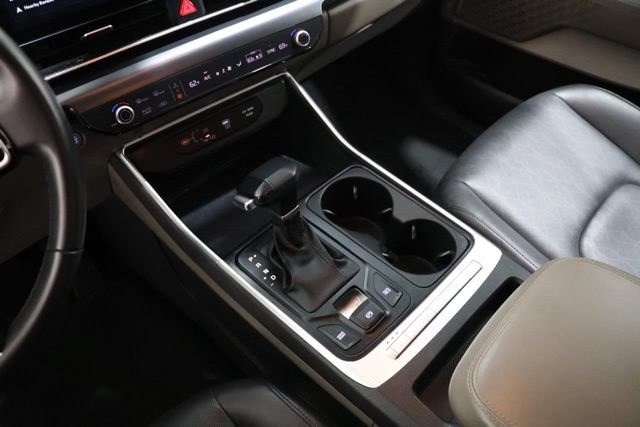 Used 2025 Kia Carnival FWD image 28