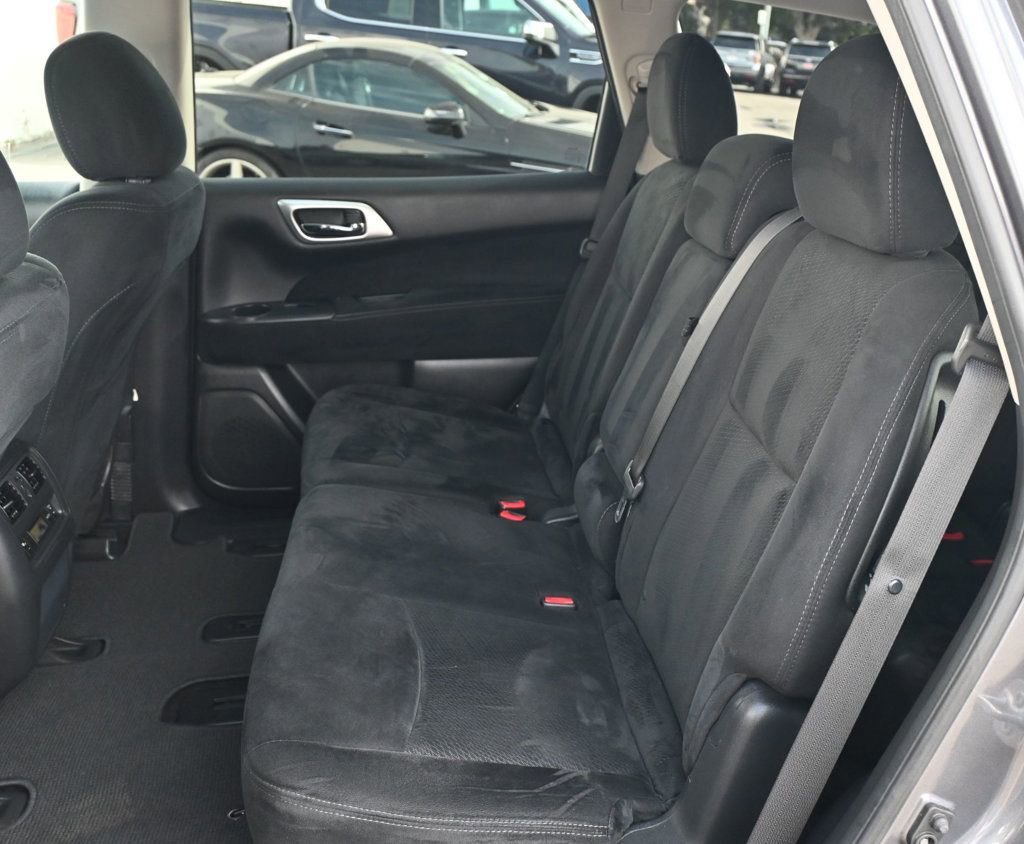 Used 2016 Nissan Pathfinder SV w/ Cargo Package image 14