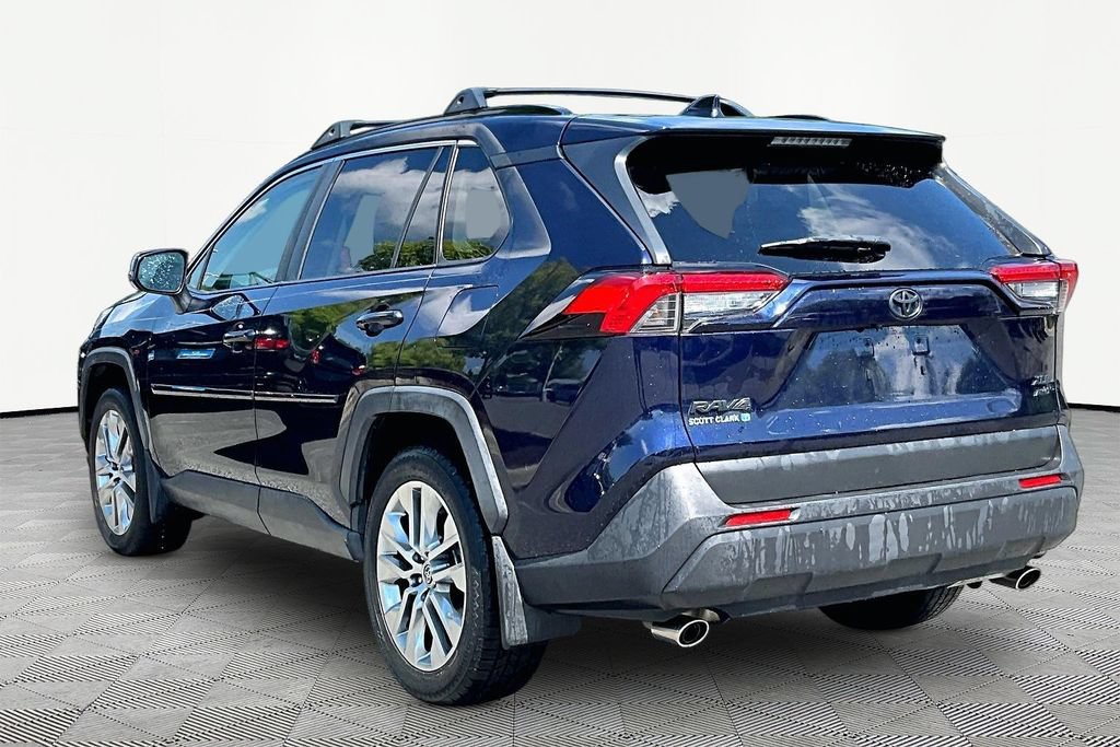 Used 2020 Toyota RAV4 XLE Premium AWD/4WD image 5