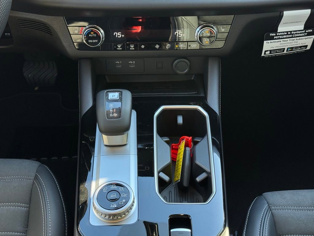 New 2025 Mitsubishi Outlander SE image 23