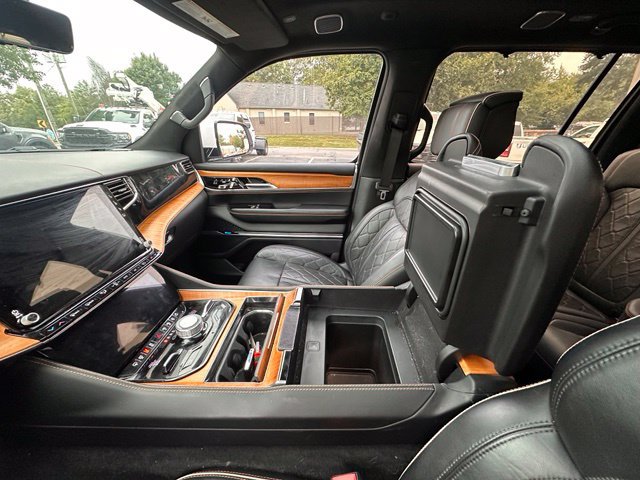 Used 2022 Jeep Grand Wagoneer Series III AWD/4WD image 25
