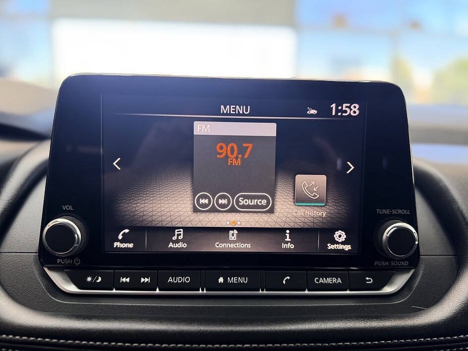 Used 2025 Nissan Rogue SV FWD image 11
