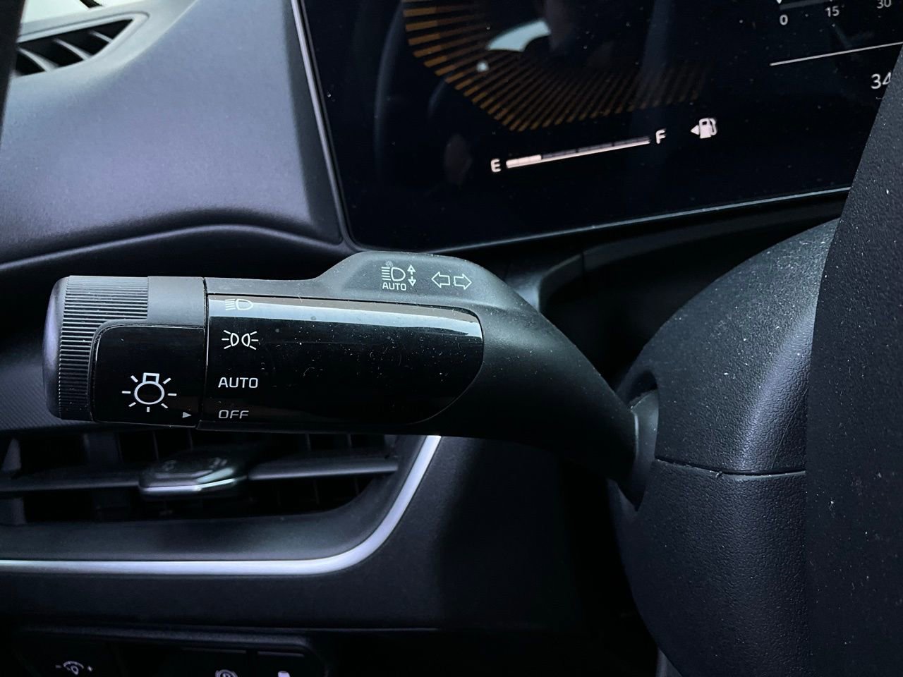 Used 2025 Kia K4 LXS image 36