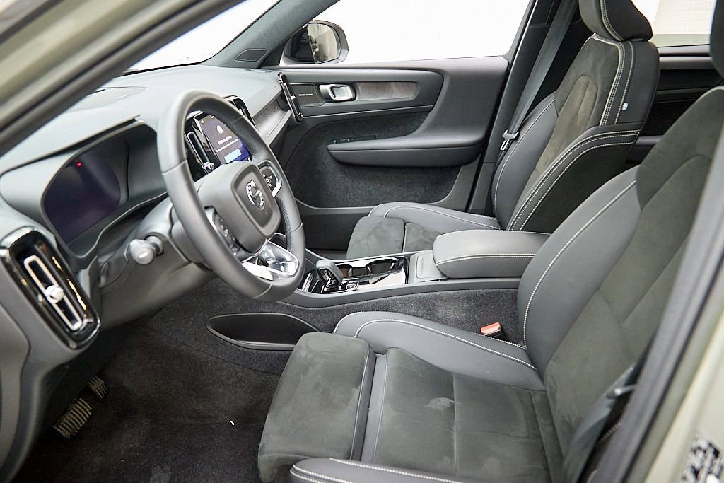 Certified 2023 Volvo XC40 Recharge Ultimate image 18