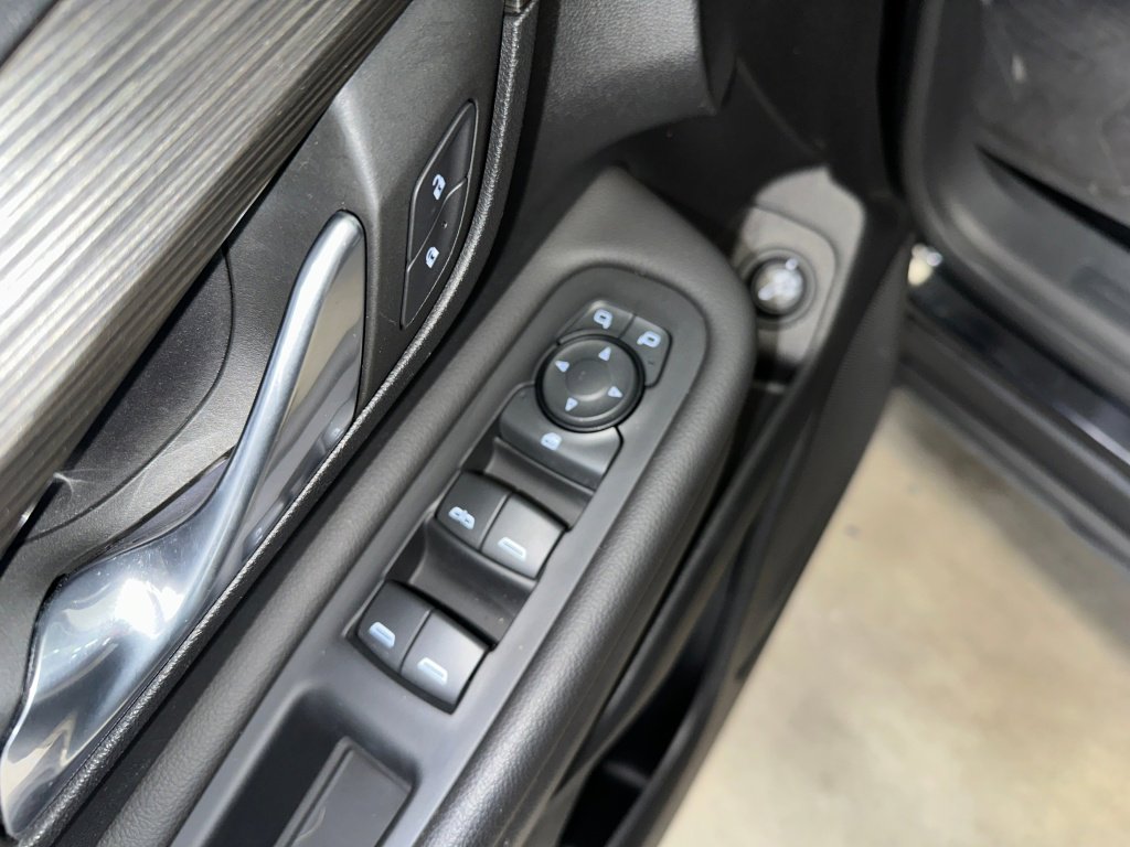 Certified 2022 GMC Terrain SLE w/ Driver Convenience Package image 6