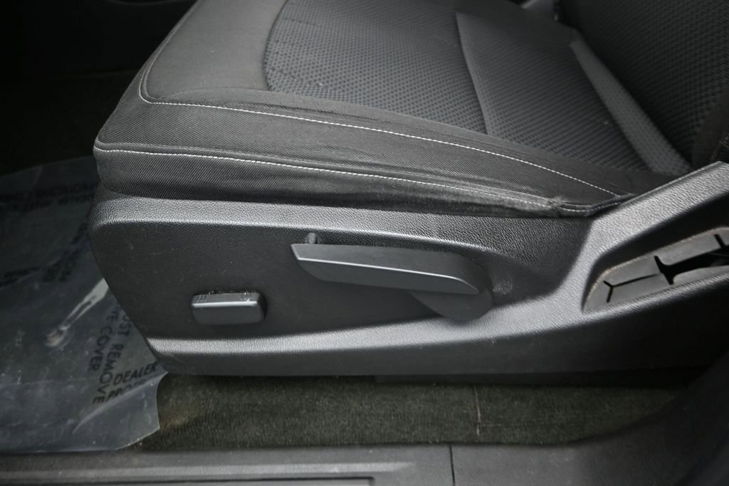 Used 2016 Chevrolet Colorado LT w/ LT Convenience Package RWD image 12