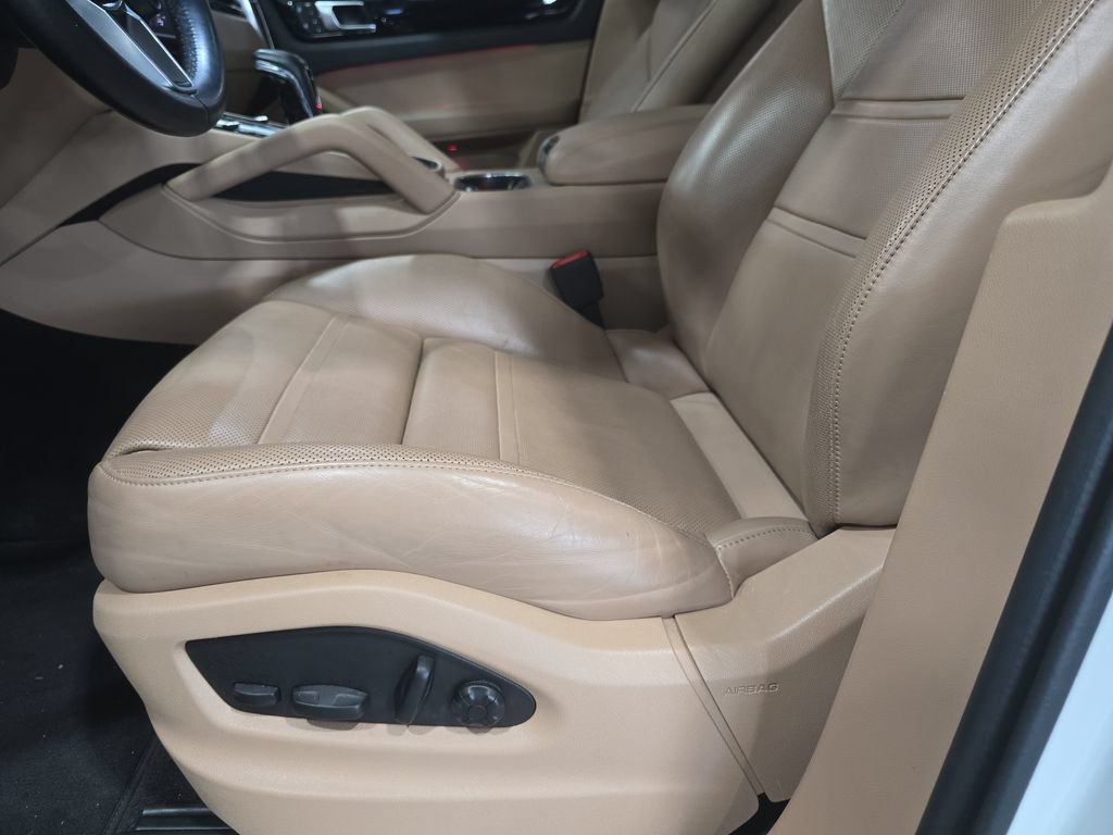 Used 2022 Porsche Cayenne AWD/4WD image 22