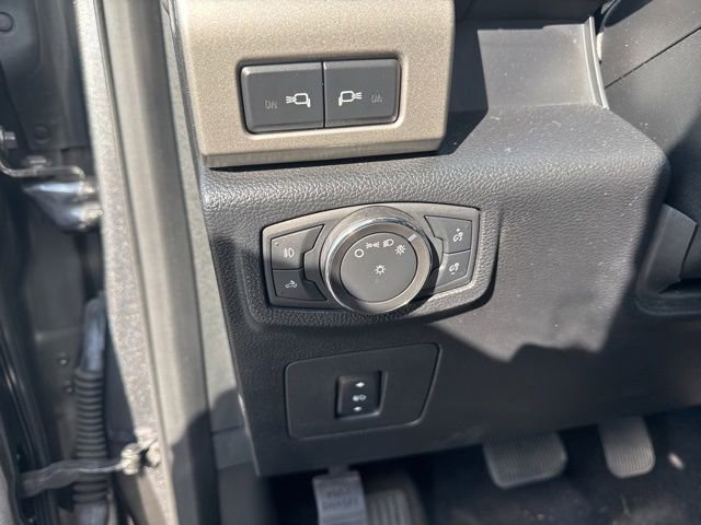 Used 2016 Ford F150 Lariat w/ Equipment Group 502A Luxury AWD/4WD image 19
