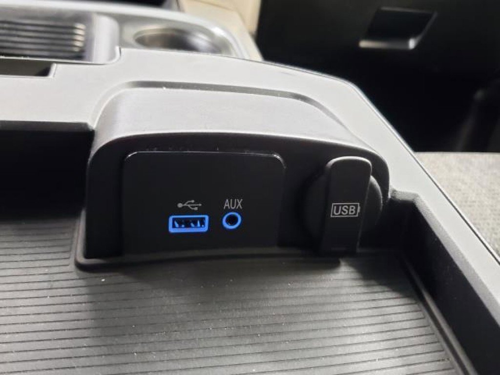 Used 2017 RAM 1500 Classic SLT w/ Luxury Group image 27