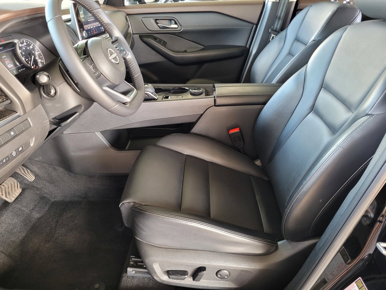 Certified 2023 Nissan Rogue SV w/ SV Premium B Package AWD/4WD image 18