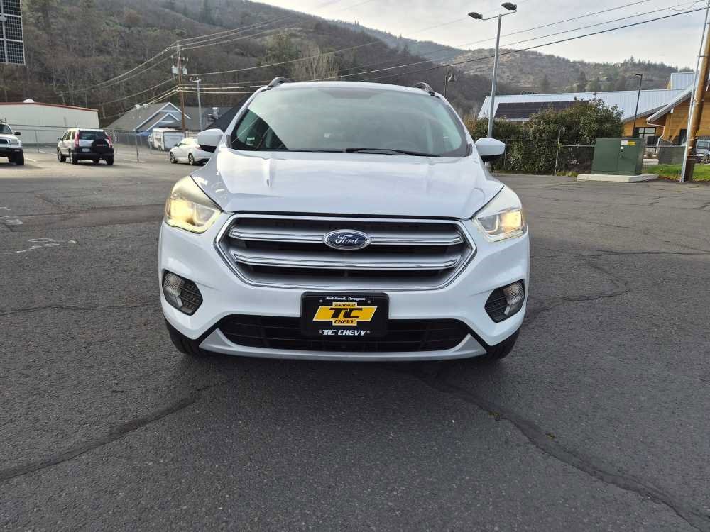 Used 2017 Ford Escape SE w/ Equipment Group 201A image 2