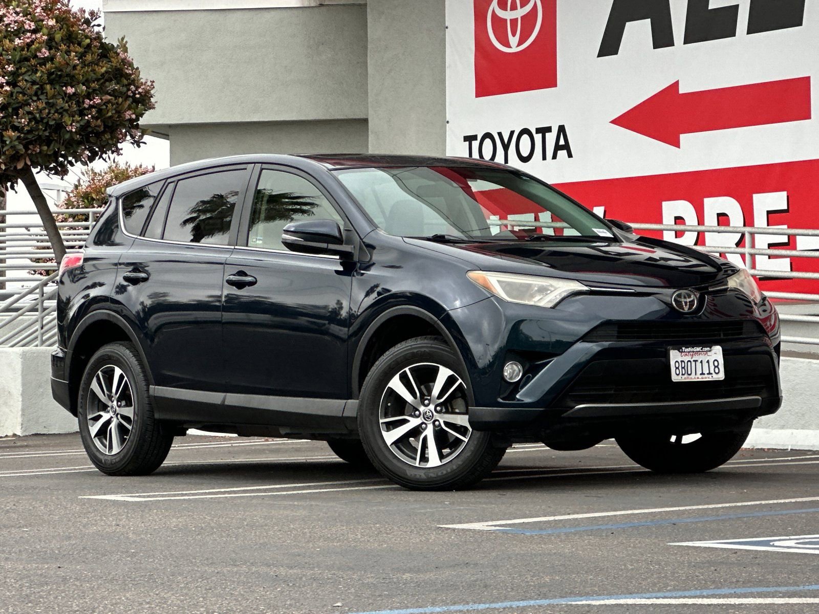 Used 2018 Toyota RAV4 XLE w/ Preferred Accessory Package image 8