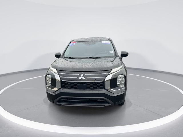 Used 2025 Mitsubishi Outlander ES FWD image 2