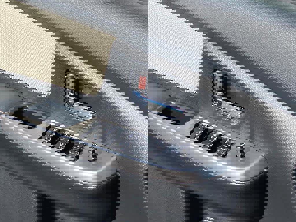 Used 2017 Subaru Crosstrek 2.0i Premium image 14