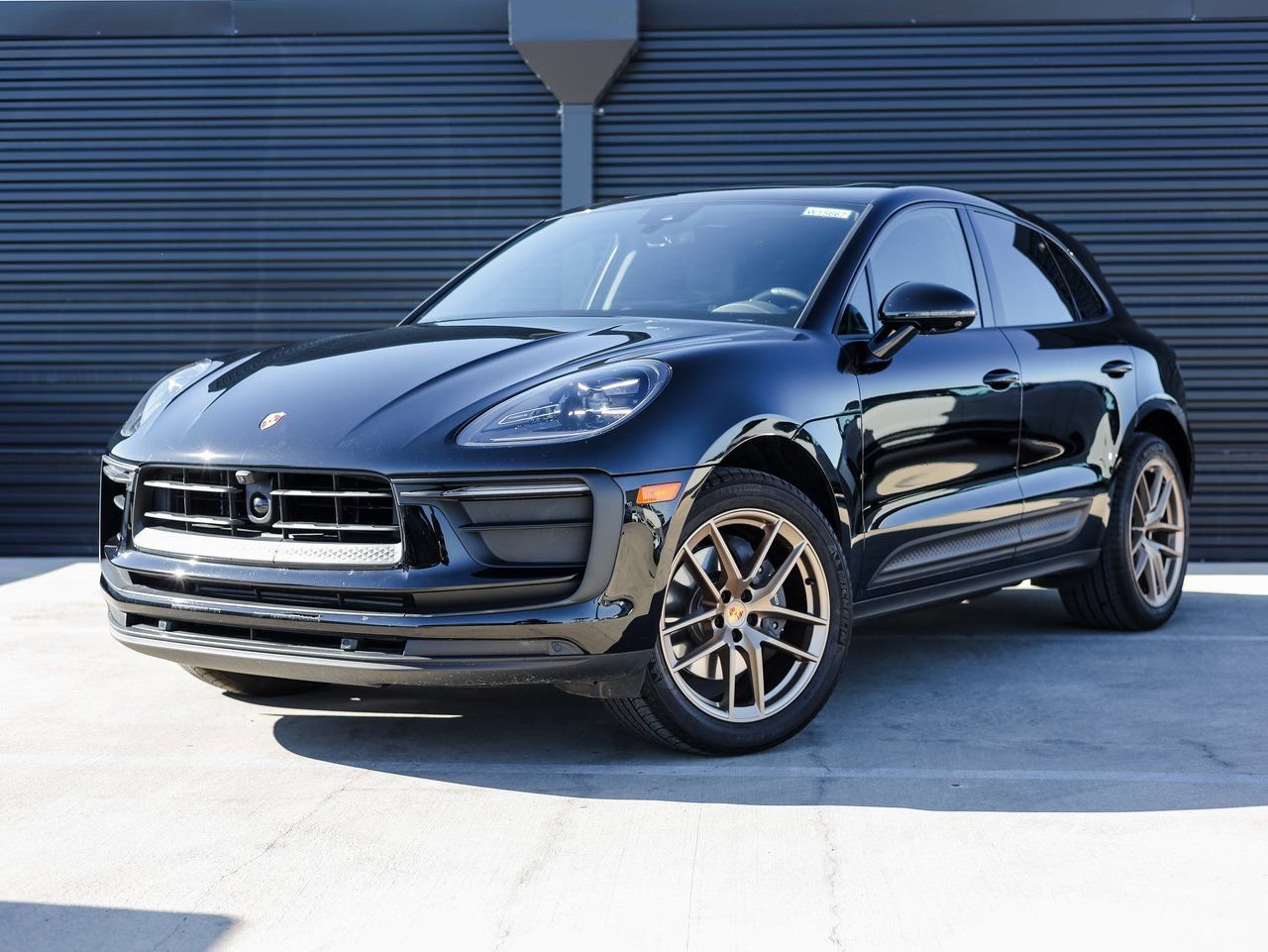 Used 2025 Porsche Macan AWD/4WD image 1