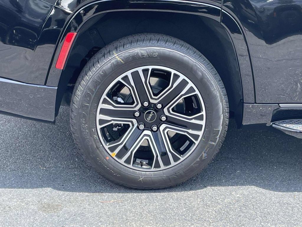 New 2026 Jeep Grand Wagoneer 4WD image 13