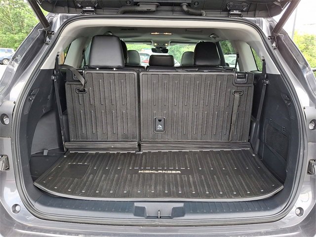 Used 2022 Toyota Highlander XLE image 25