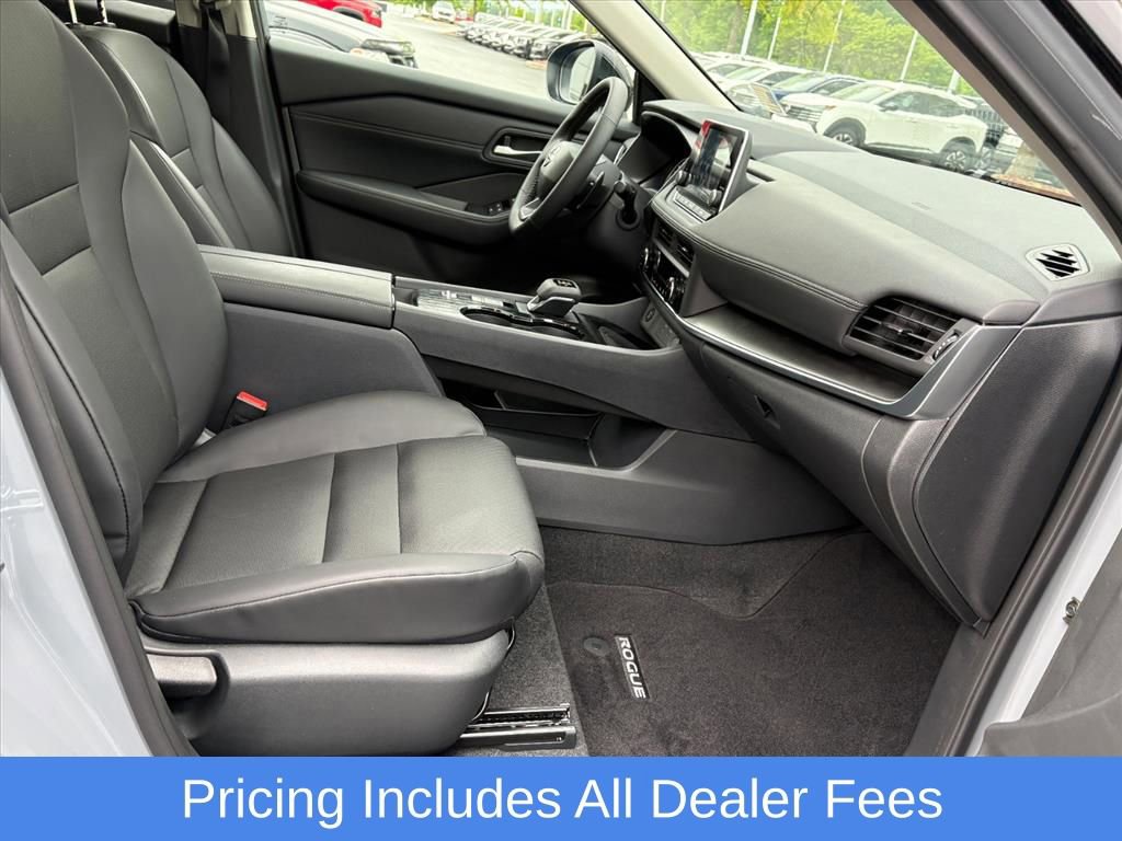 Used 2026 Nissan Rogue SV FWD image 18