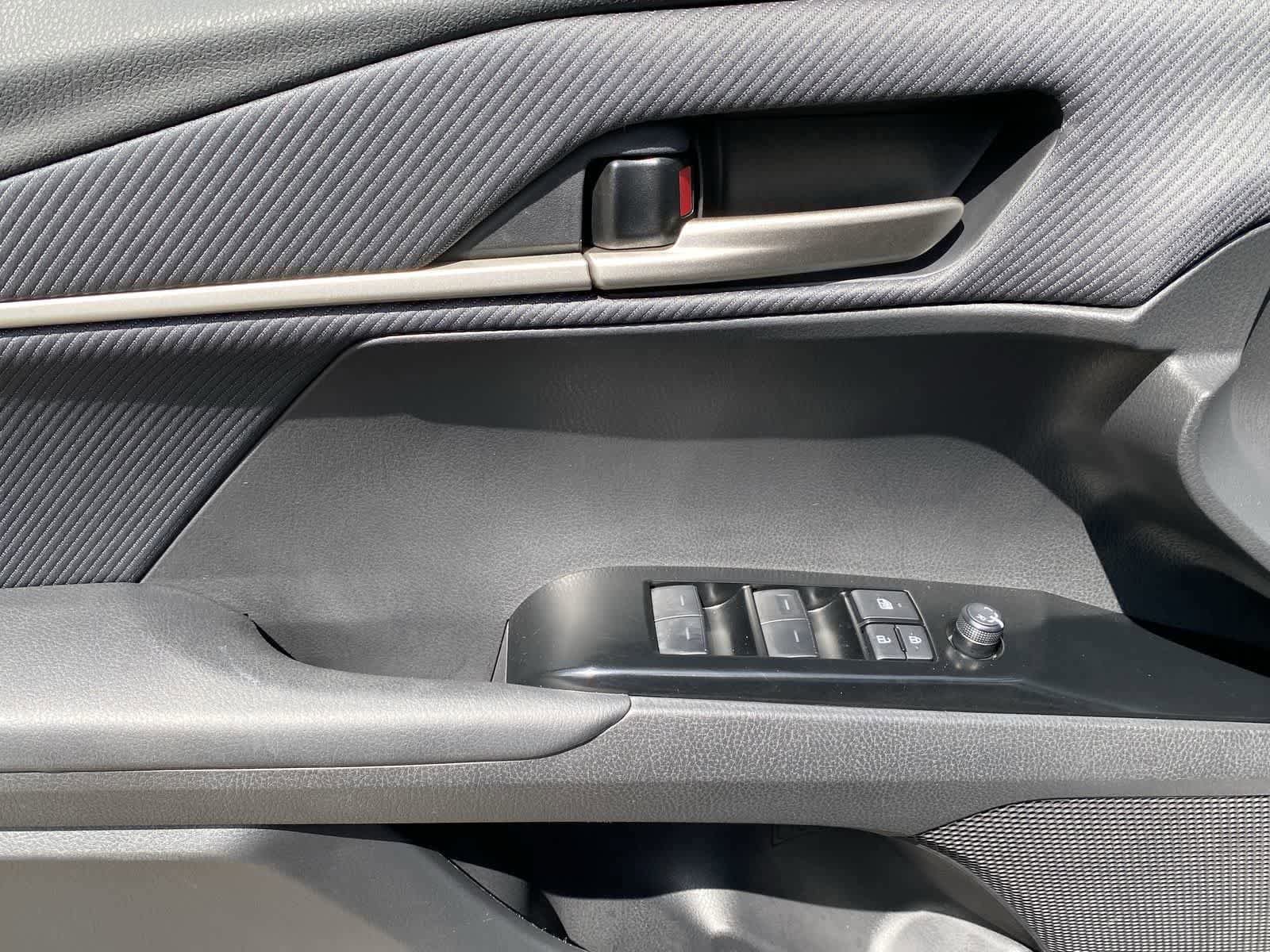 Used 2025 Toyota Camry SE FWD image 39