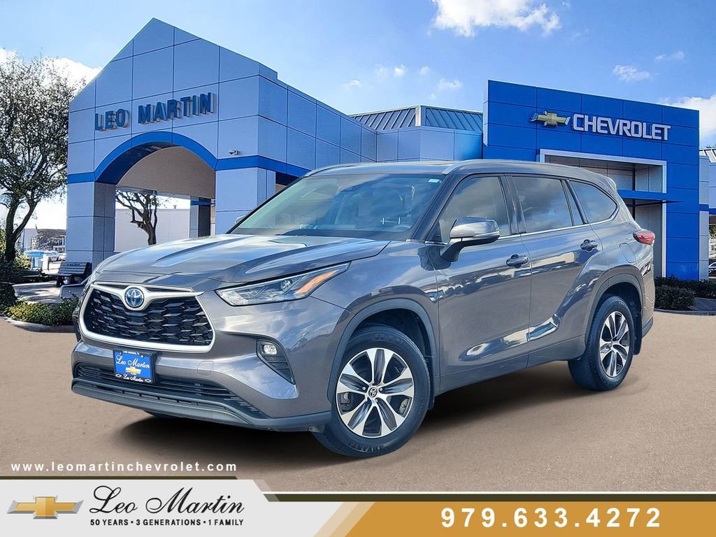 Used 2022 Toyota Highlander XLE image 1