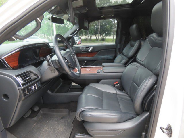 Certified 2024 Lincoln Navigator Premiere AWD/4WD image 25
