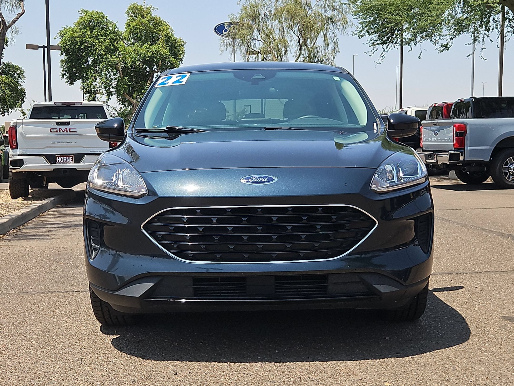Used 2022 Ford Escape SE w/ SE Sport Appearance Package FWD image 2