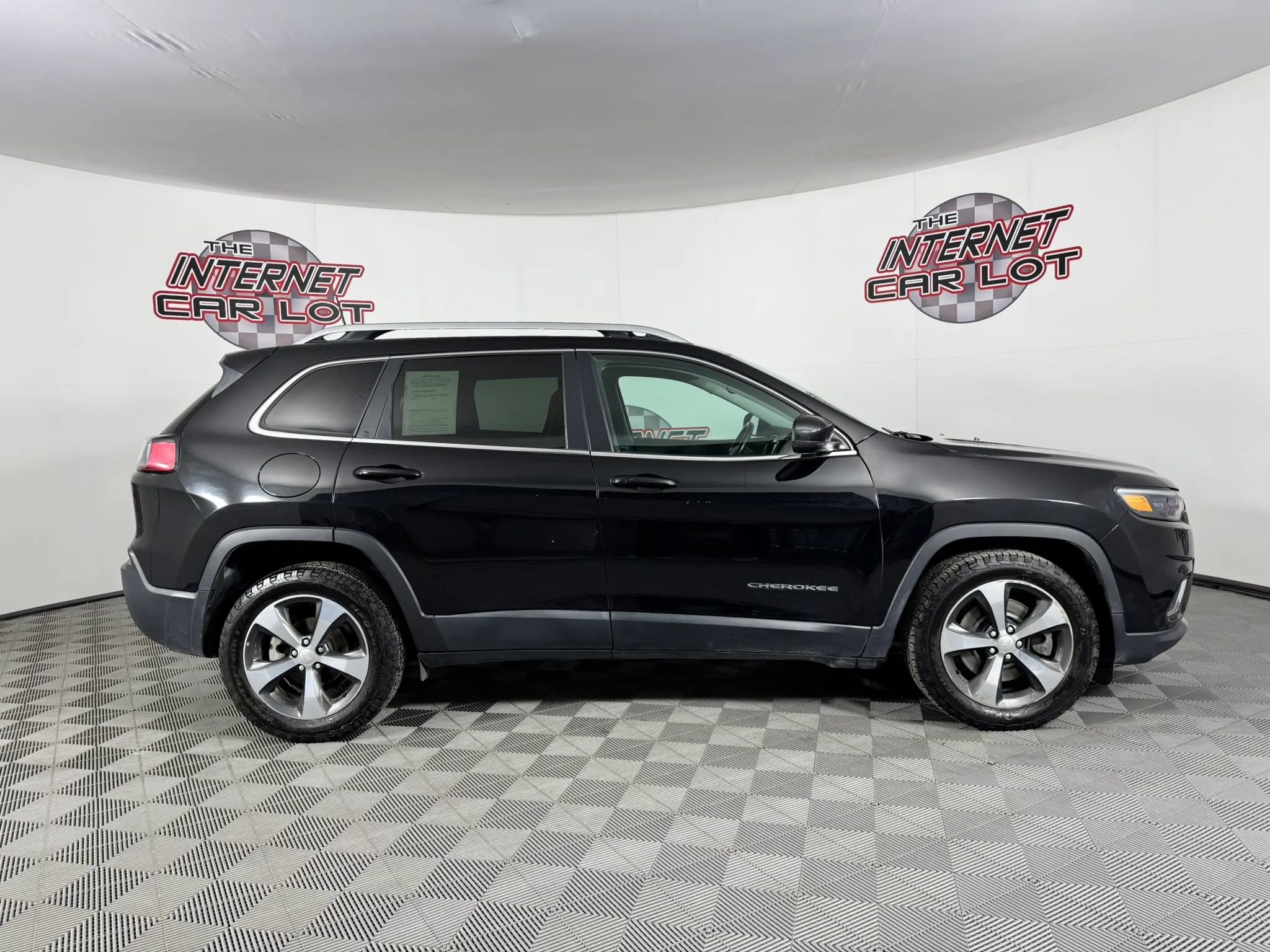 Used 2019 Jeep Cherokee Limited image 7