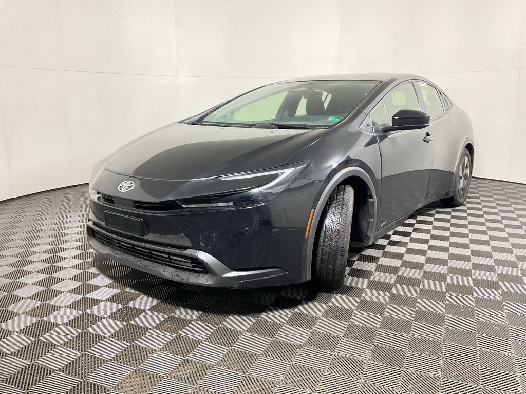 Used 2025 Toyota Prius LE image 8