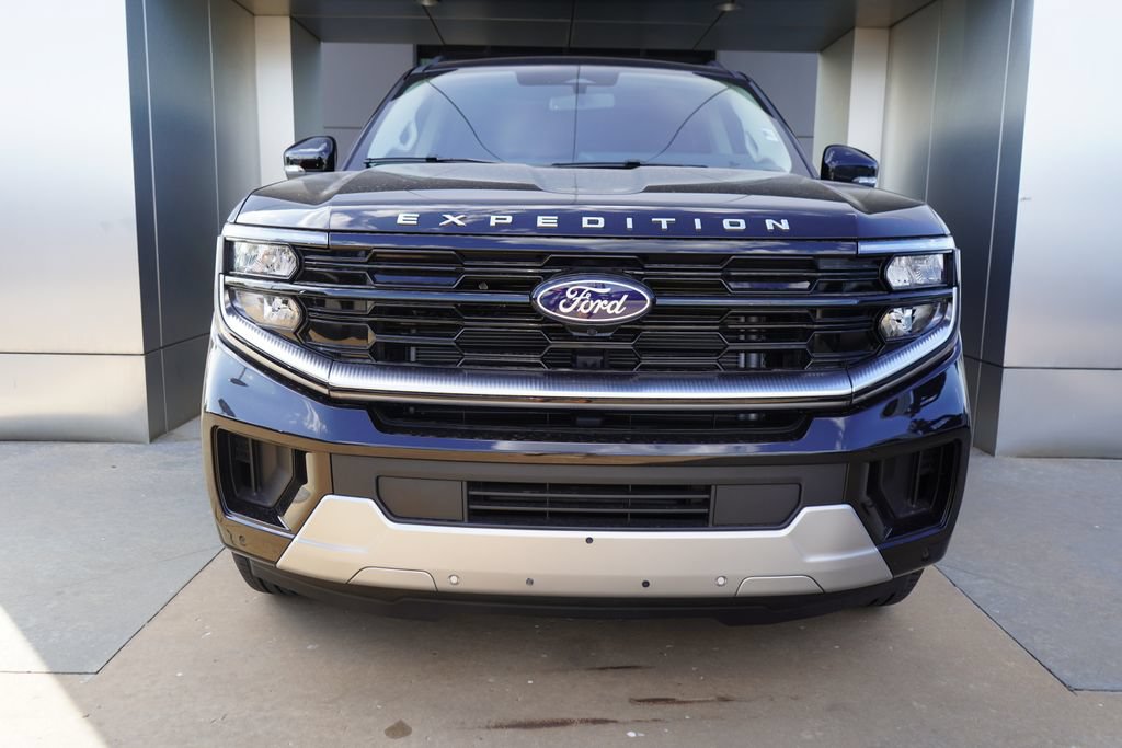 New 2025 Ford Expedition Platinum w/ Platinum Ultimate Package AWD/4WD image 4