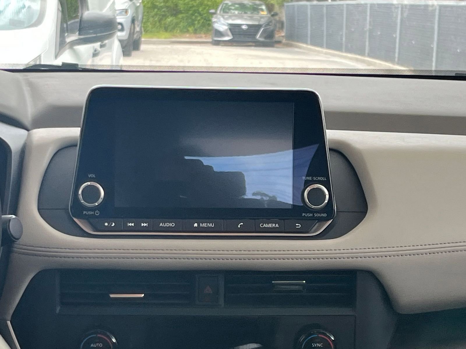 Used 2025 Nissan Rogue SV FWD image 17