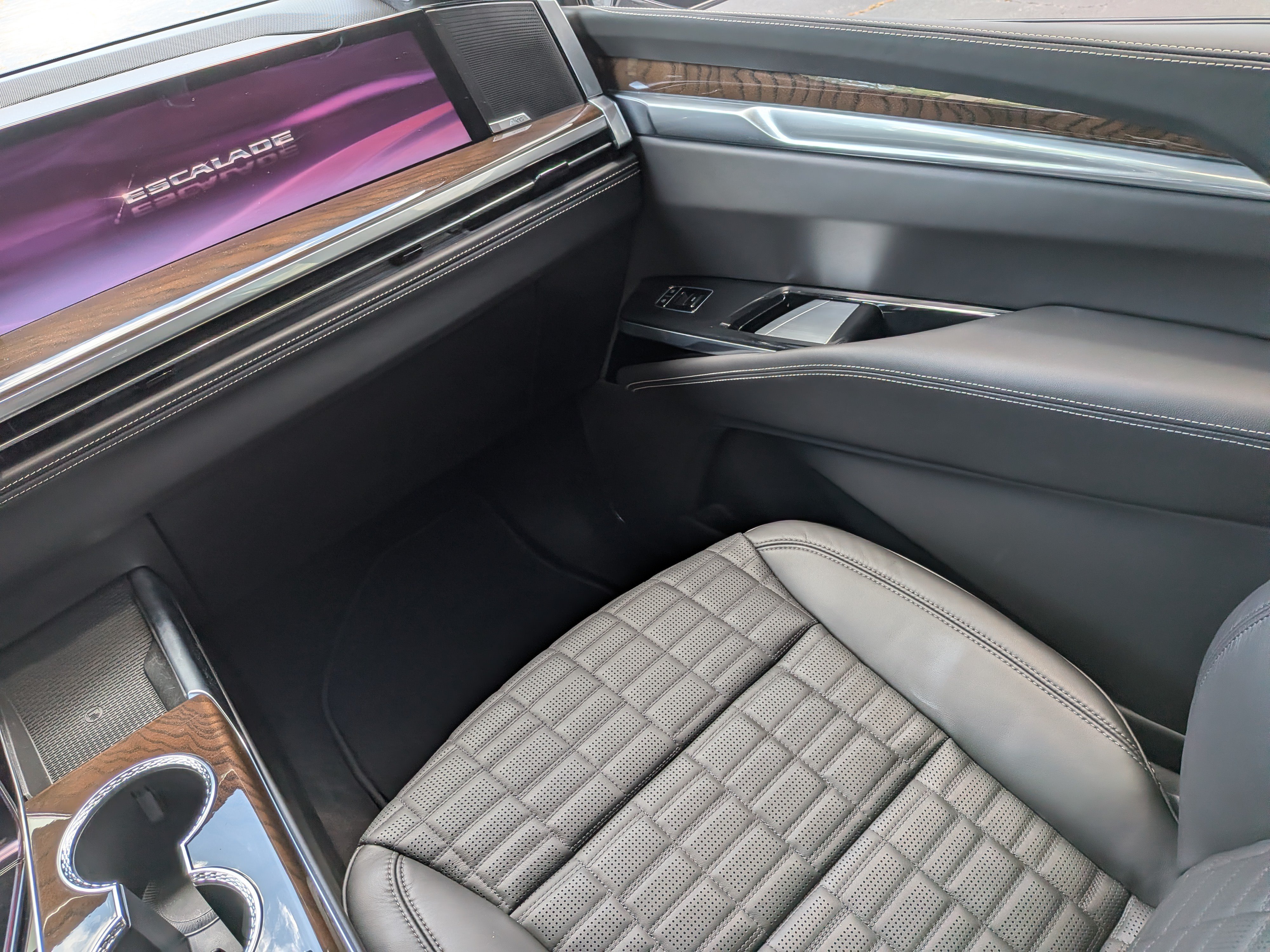 Certified 2026 Cadillac Escalade ESV Platinum Sport AWD/4WD image 16