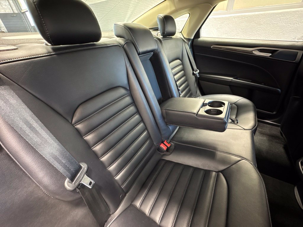 Used 2020 Ford Fusion SEL FWD image 21