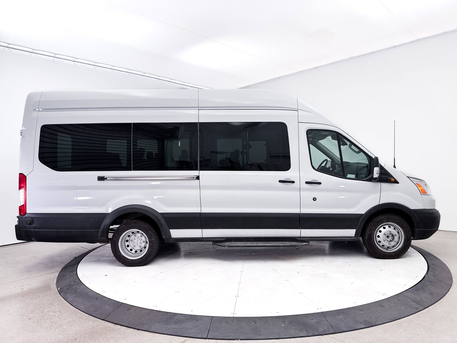 Used 2019 Ford Transit 350 XLT RWD image 29