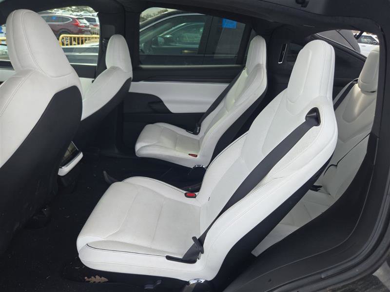 Used 2023 Tesla Model X Plaid image 3