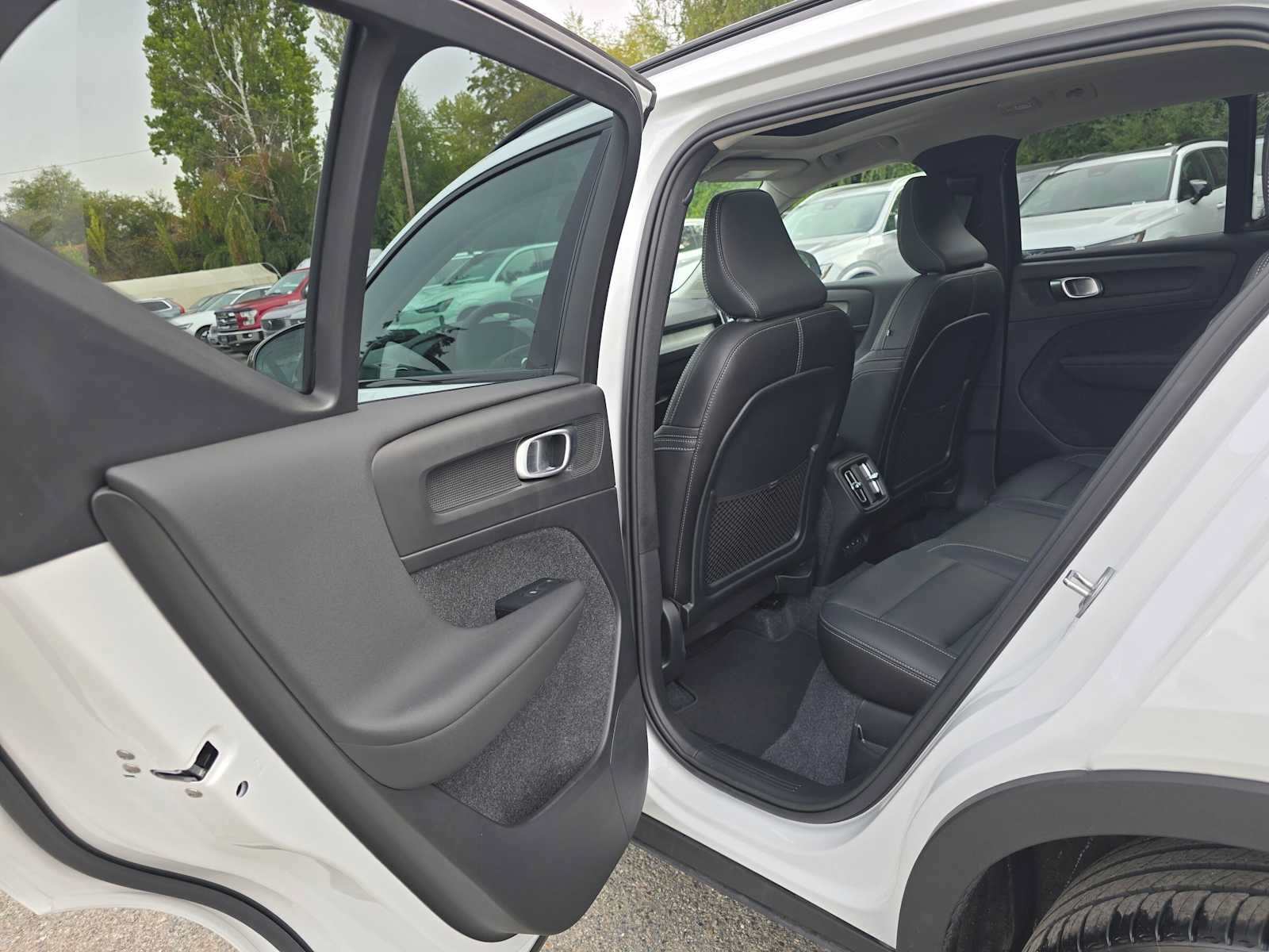 Used 2026 Volvo XC40 B5 Core w/ Climate Package AWD/4WD image 16