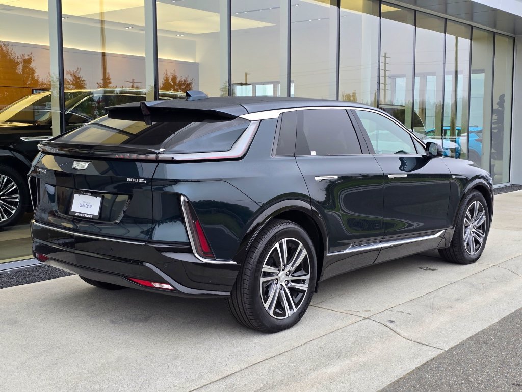 Certified 2024 Cadillac Lyriq Luxury AWD/4WD image 5